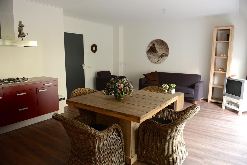 Appartementen verhuur De Trijehoek Stiens Buitenkant foto
